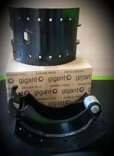 Колодка тормозная GIGANT 300x200 o/u c роликом