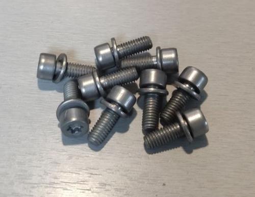 Болт М6x15 с шайбой Torx